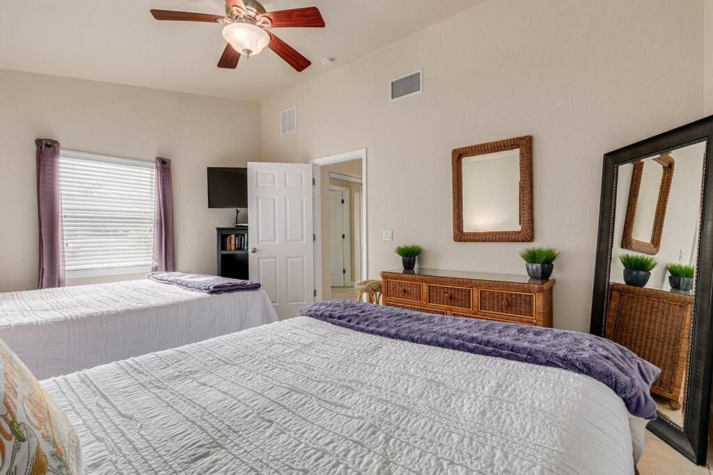 Steps To The And Restaurants! - Coconut Villa's 1 Appartement St. Pete Beach